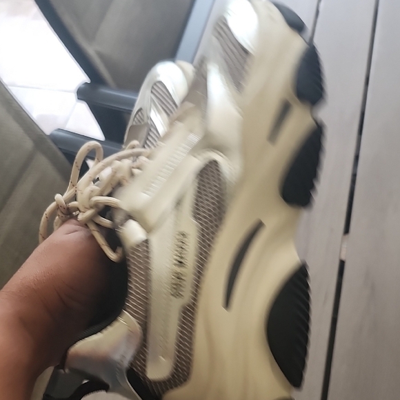 Steve Madden Stylish Metallic and Beige Sneakers - Picture 9 of 10